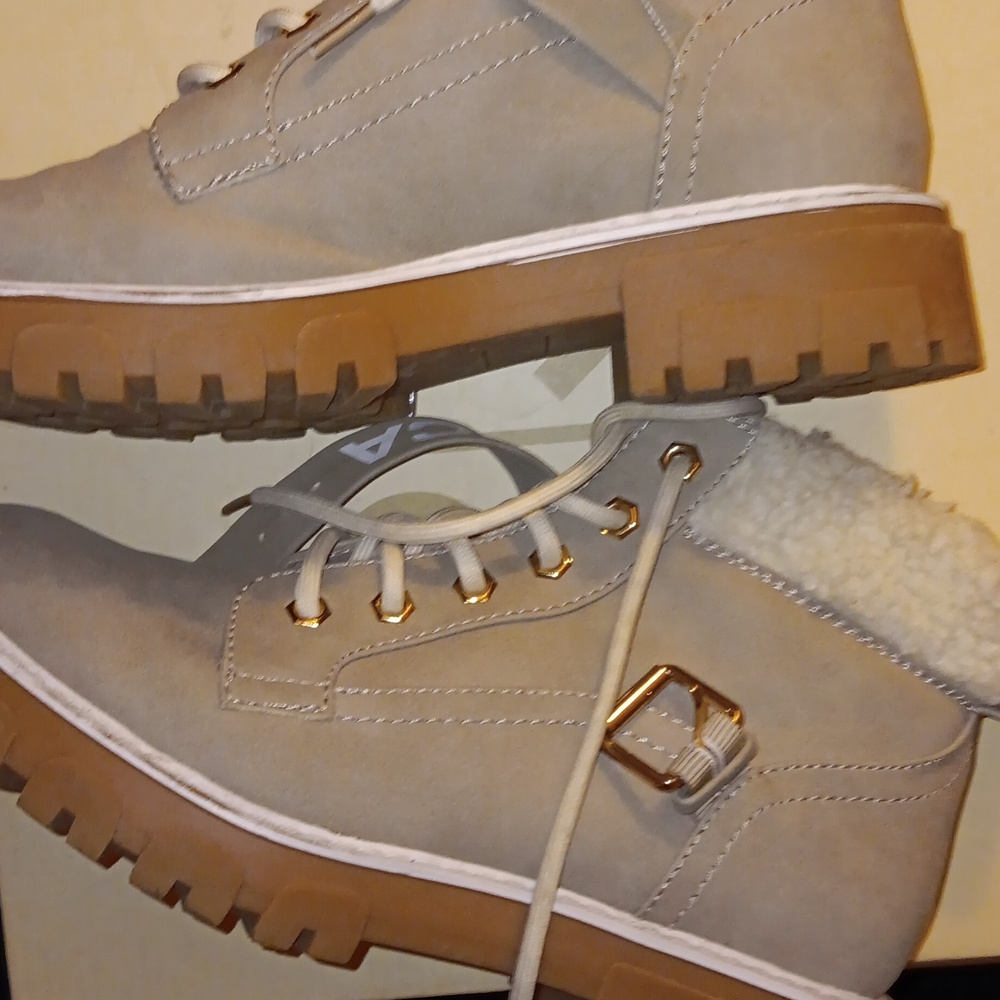 NWT NAUTICA WOMENS BOOTS